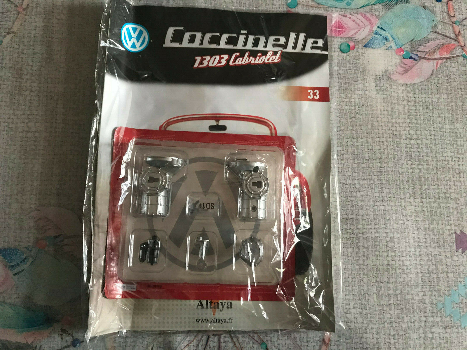 Voiture miniature Maquette Volkswagen Coccinelle 1303 Cabriolet N 33 Altaya 1/8