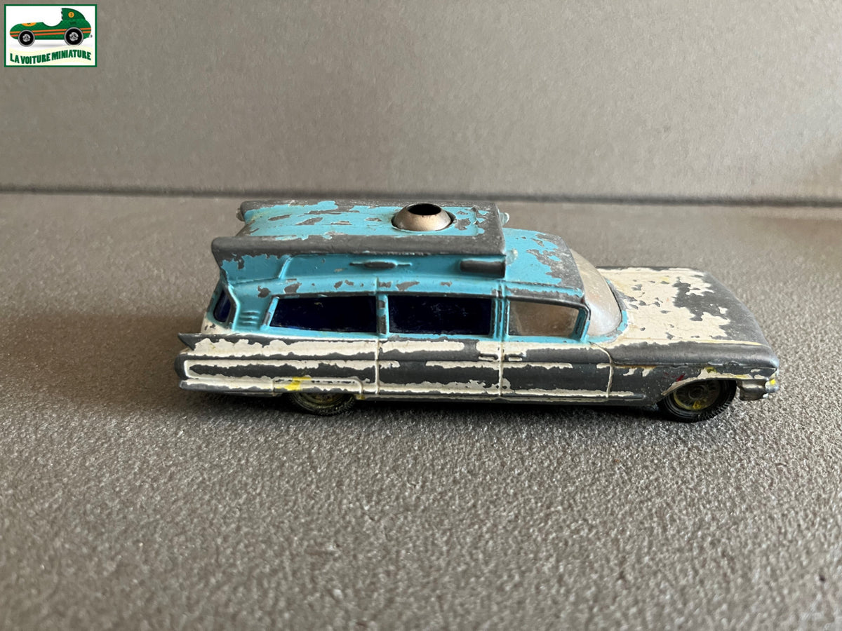 Ancienne Voiture Miniature Superior Ambulance Cadillac Corgi Toys Britain Epave