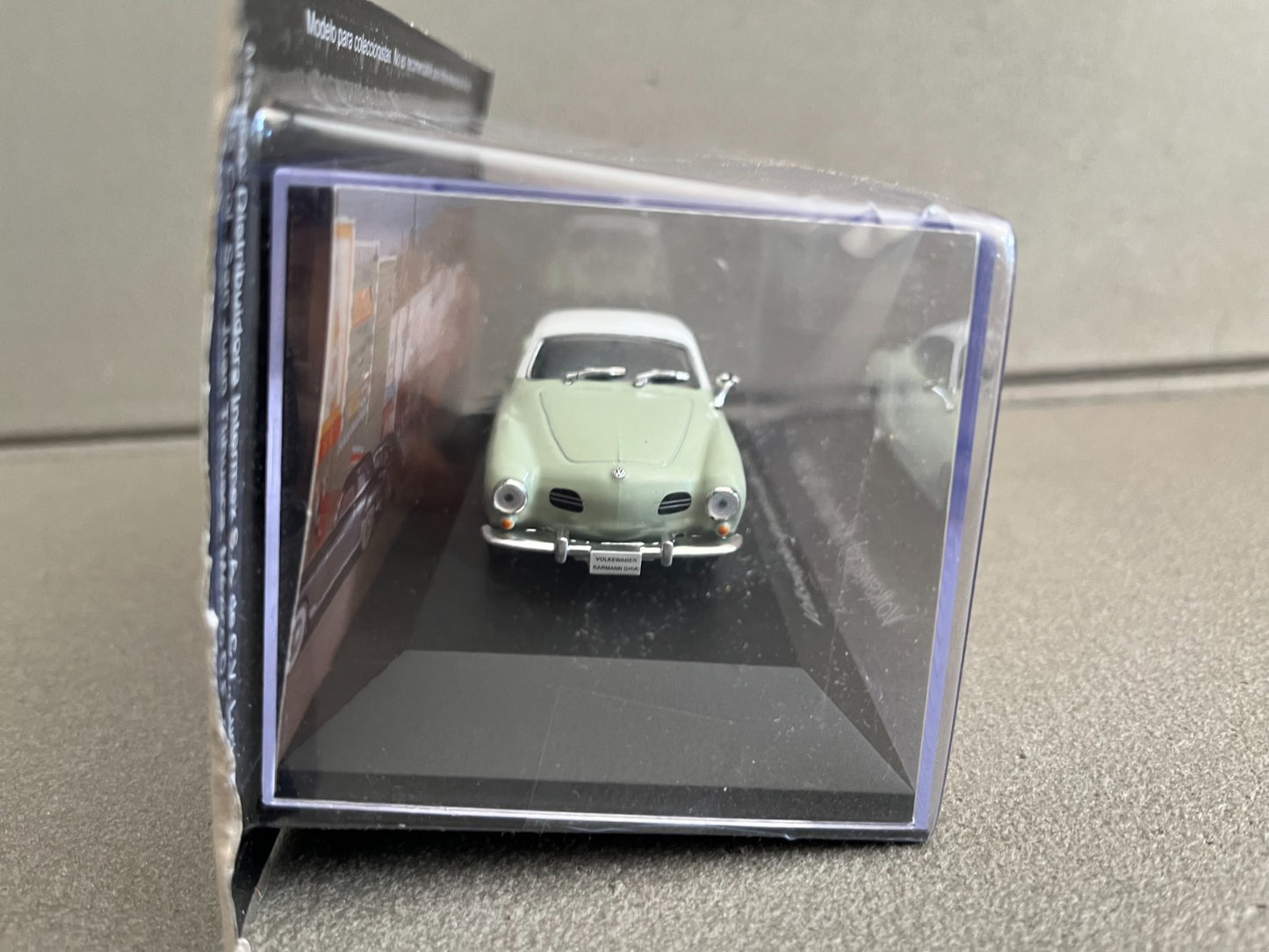 Voiture Miniature Volkswagen Karmann Ghia 1959 au 1/43