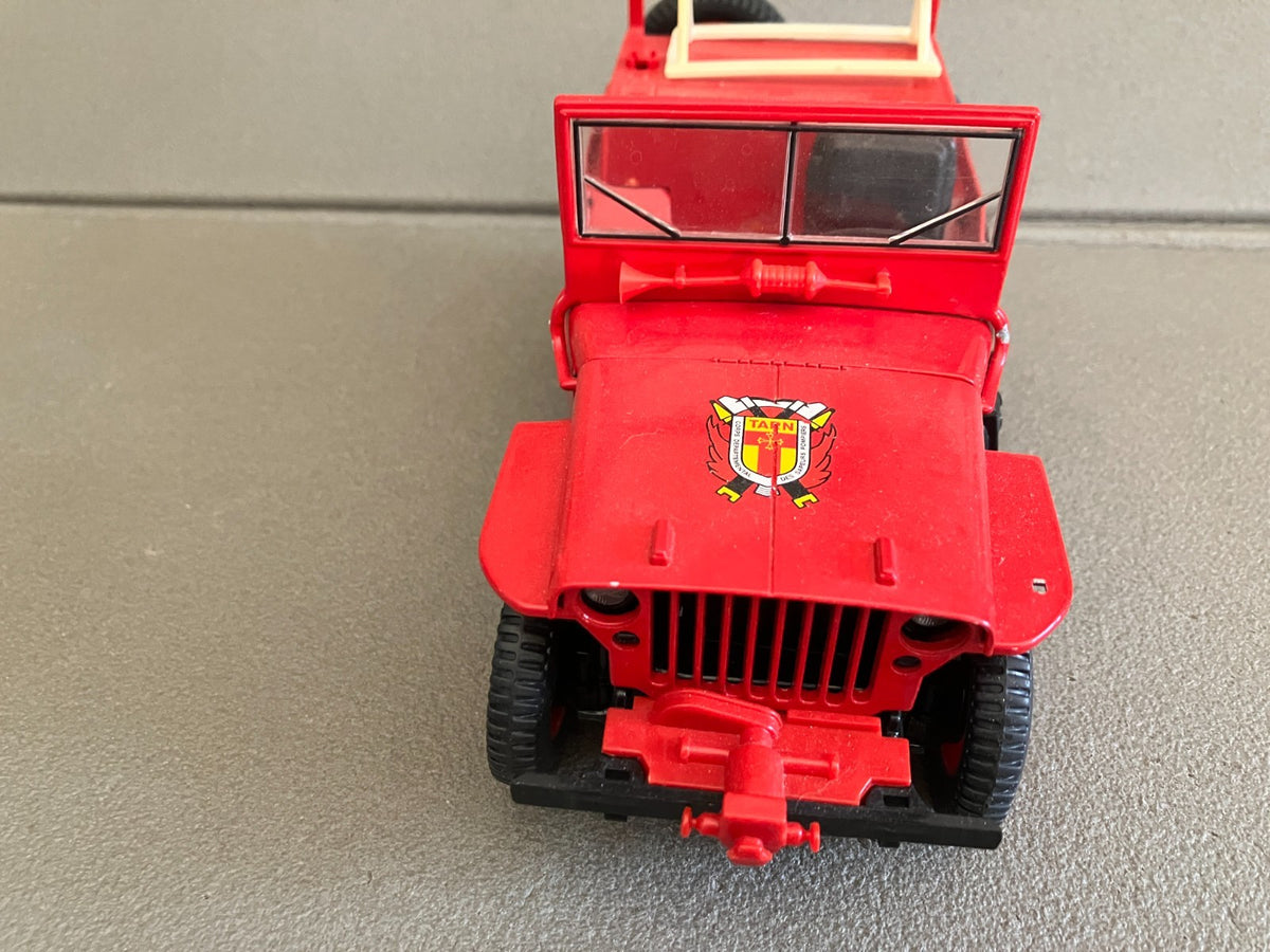 Ancienne Voiture miniature Jeep Willys Pompiers Tarn Solido au 1/18 Incomplète