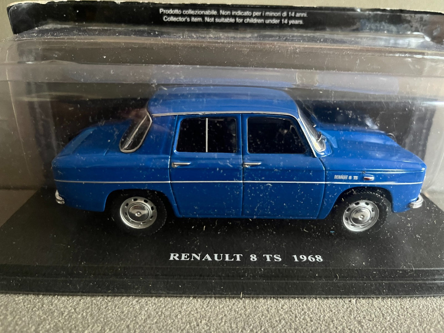 Voiture miniature Renault 8 TS 1968 au 1/24