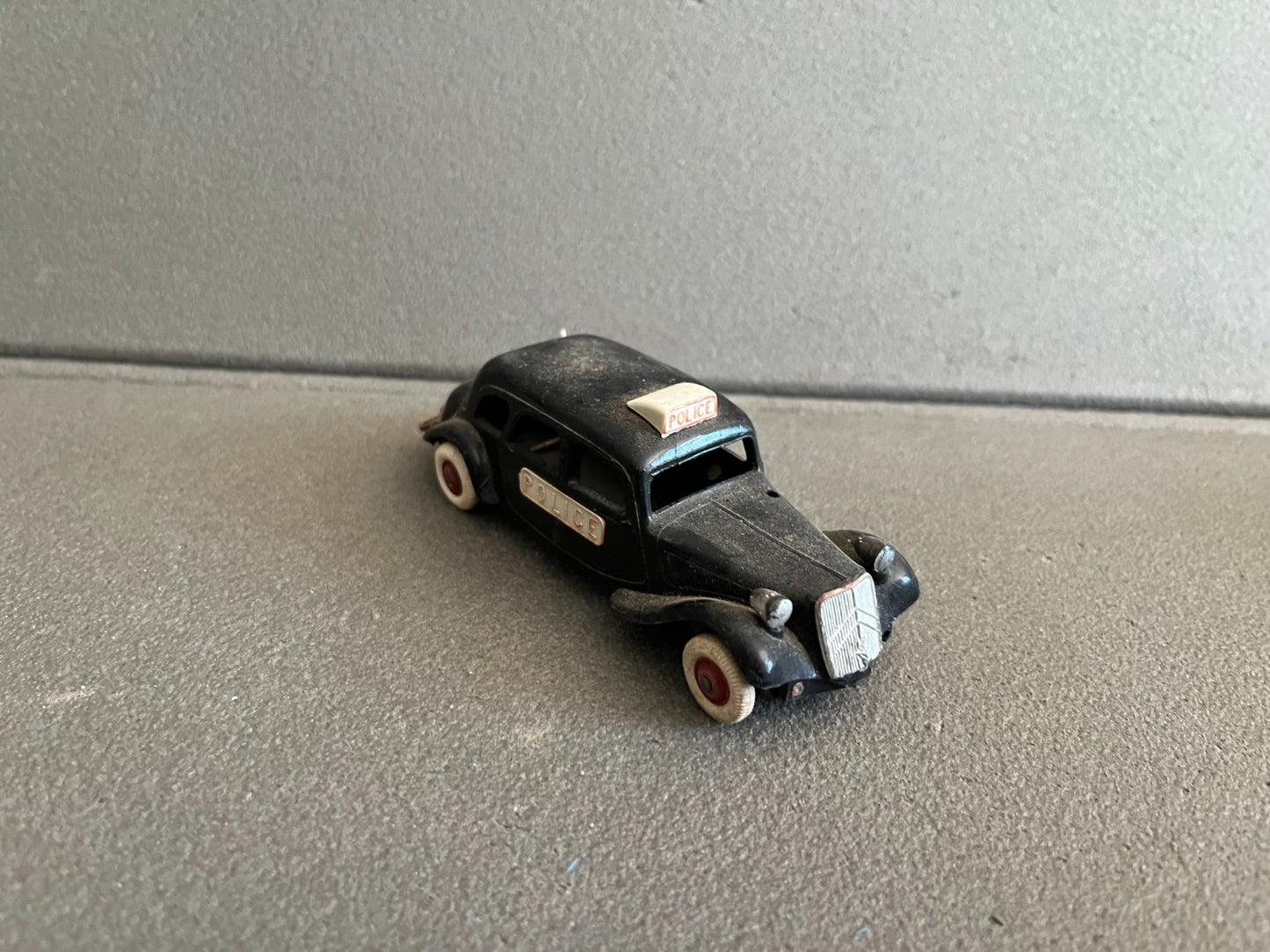 Ancienne Voiture Miniature Citroen 15 Six Police Norev Plastique France Epave