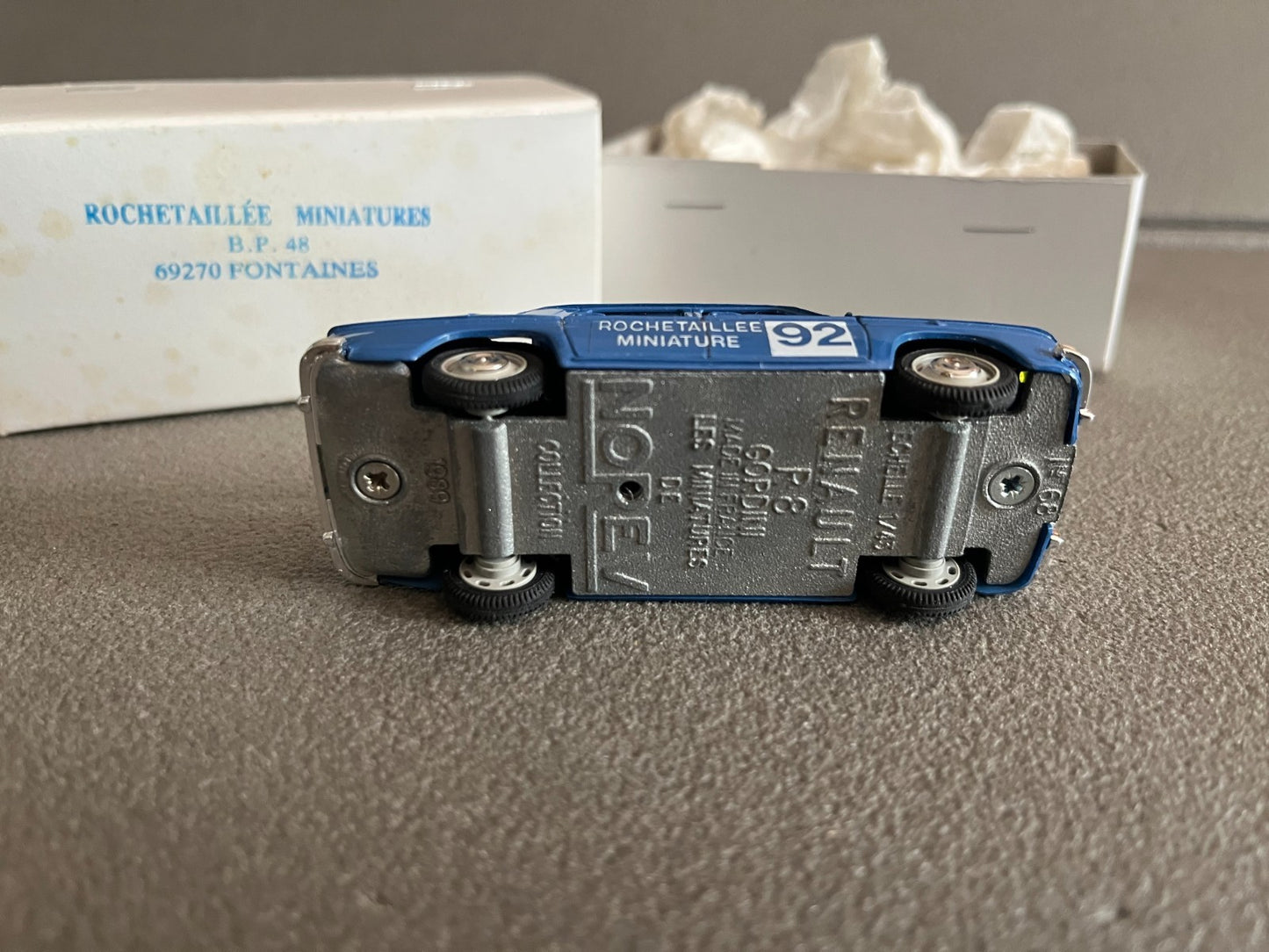 Jouet Ancien Voiture Miniature Renault R8 Gordini Rochetaillée 92 1/43