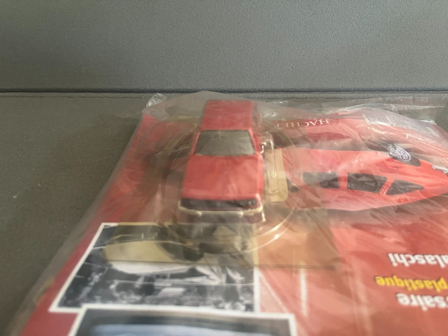 Voiture miniature Renault 30 Norev Hachette + Fascicule au 1/43