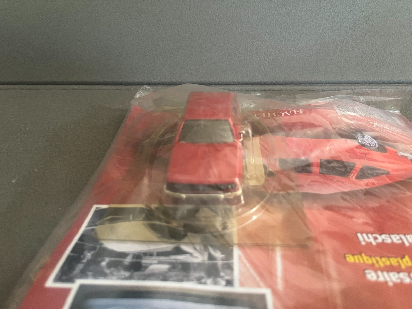 Voiture miniature Renault 30 Norev Hachette + Fascicule au 1/43