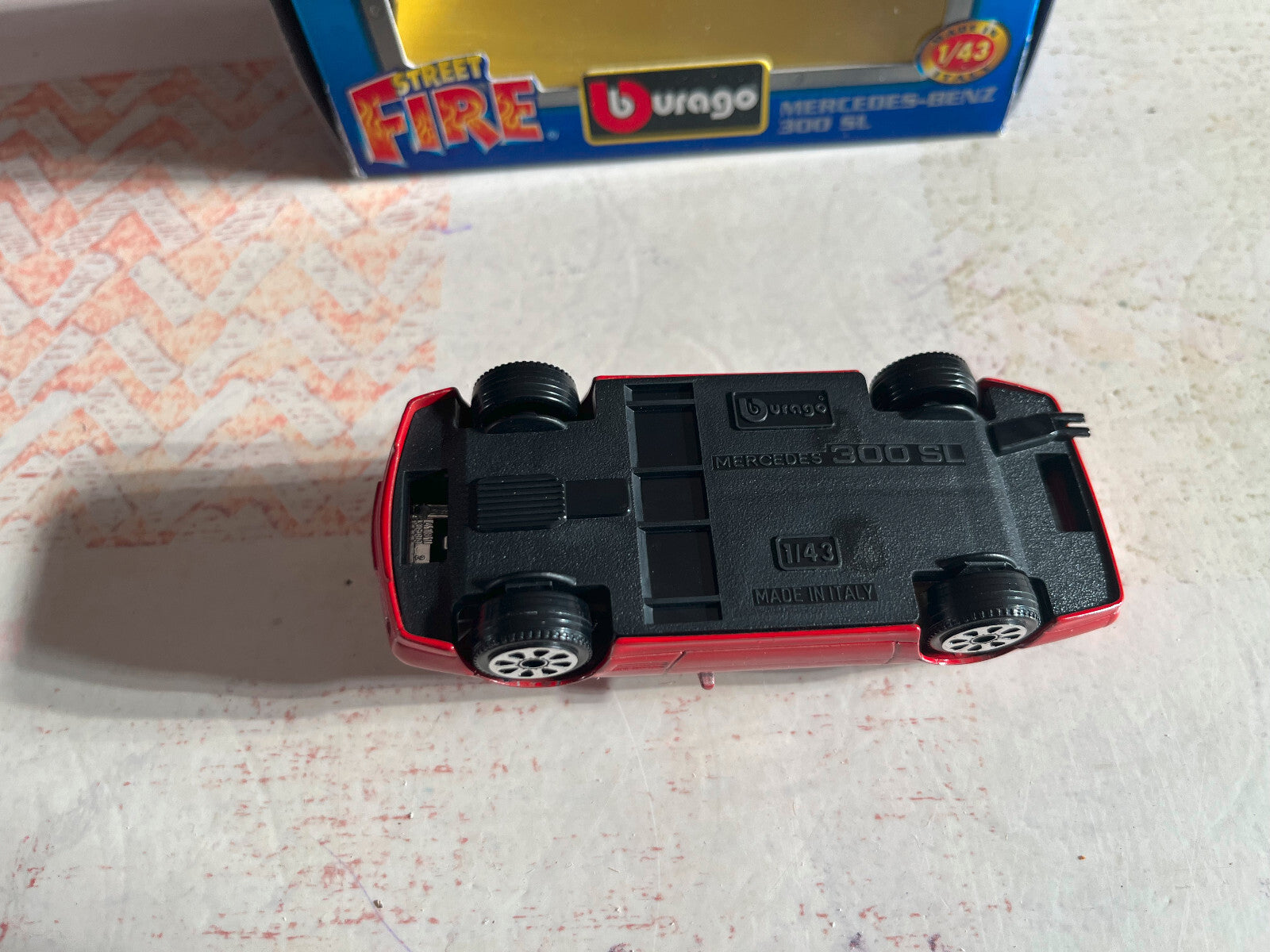 Voiture miniature Burago Street Fire Mercedes Benz 300 SL au 1/43