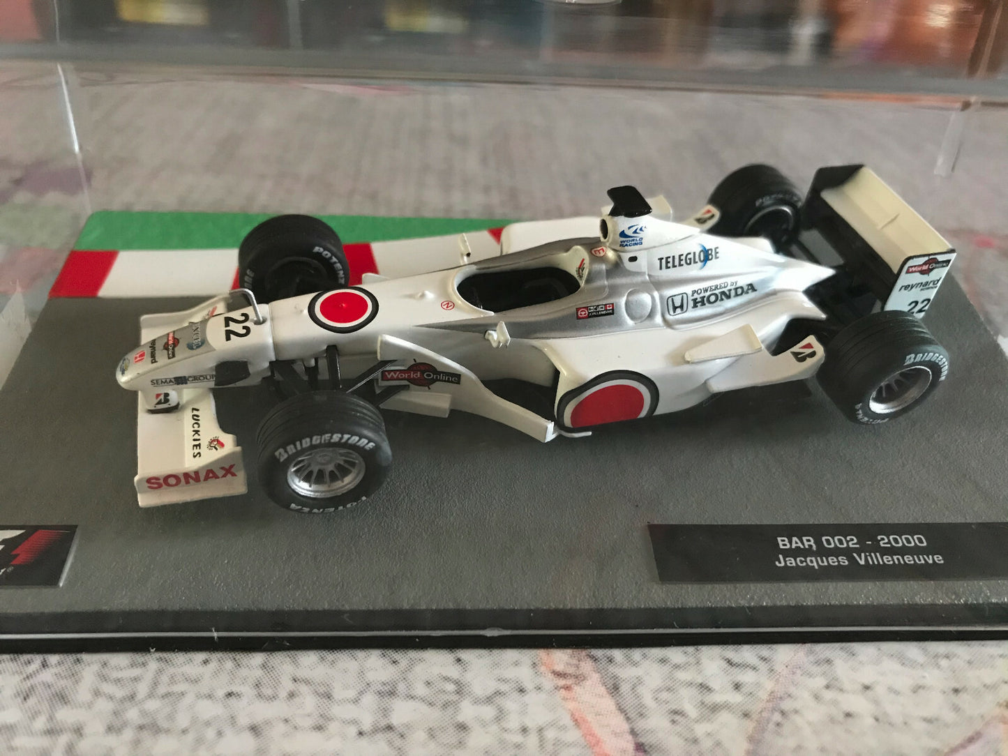 Voiture miniature Formule 1 F1 Bar 002 2000 Jacques Villeneuve au 1/43