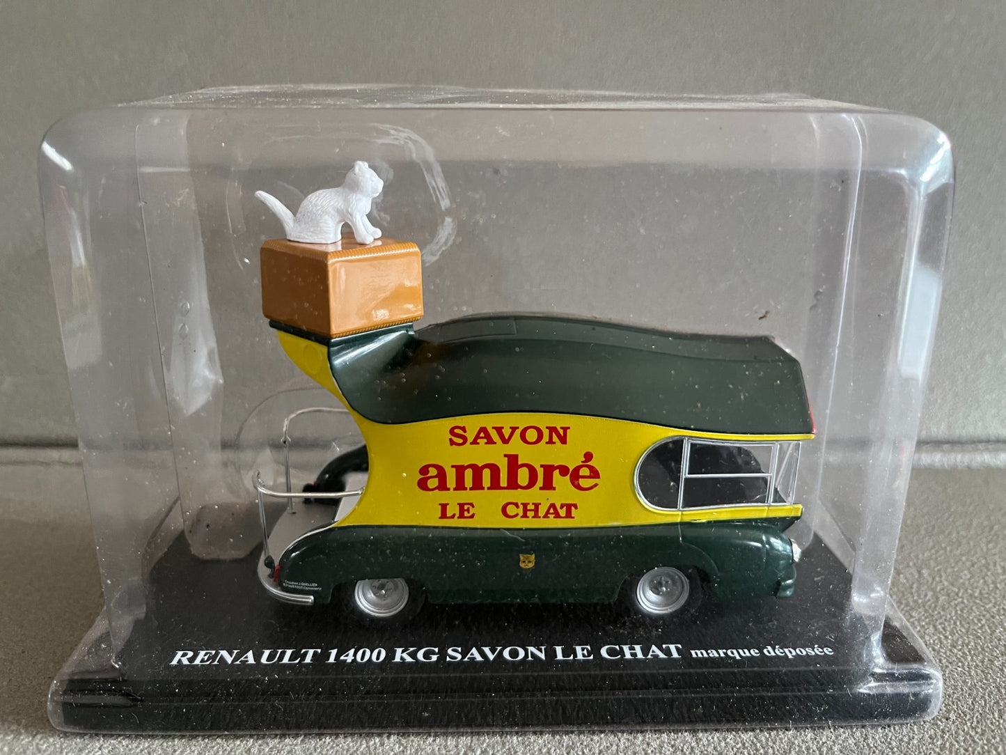 Voiture miniature Camion Renault 1400 KG Savon le Chat Auto Plus Hachette 1/43