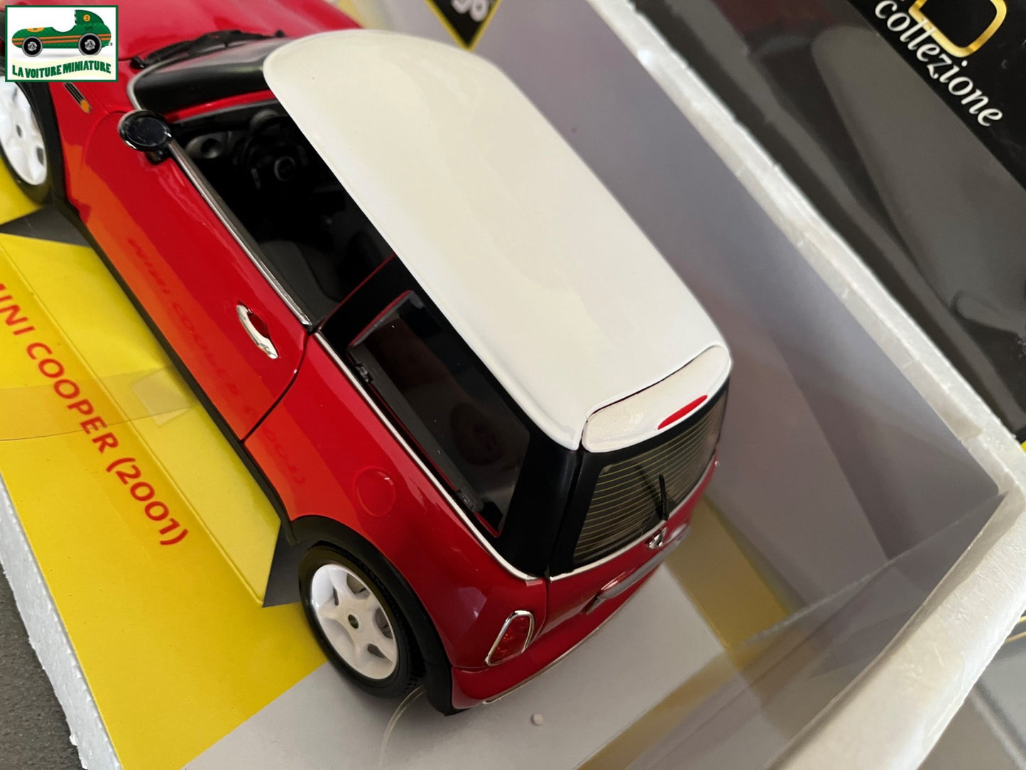 Voiture miniature Mini Cooper 2001 Burago au 1/18