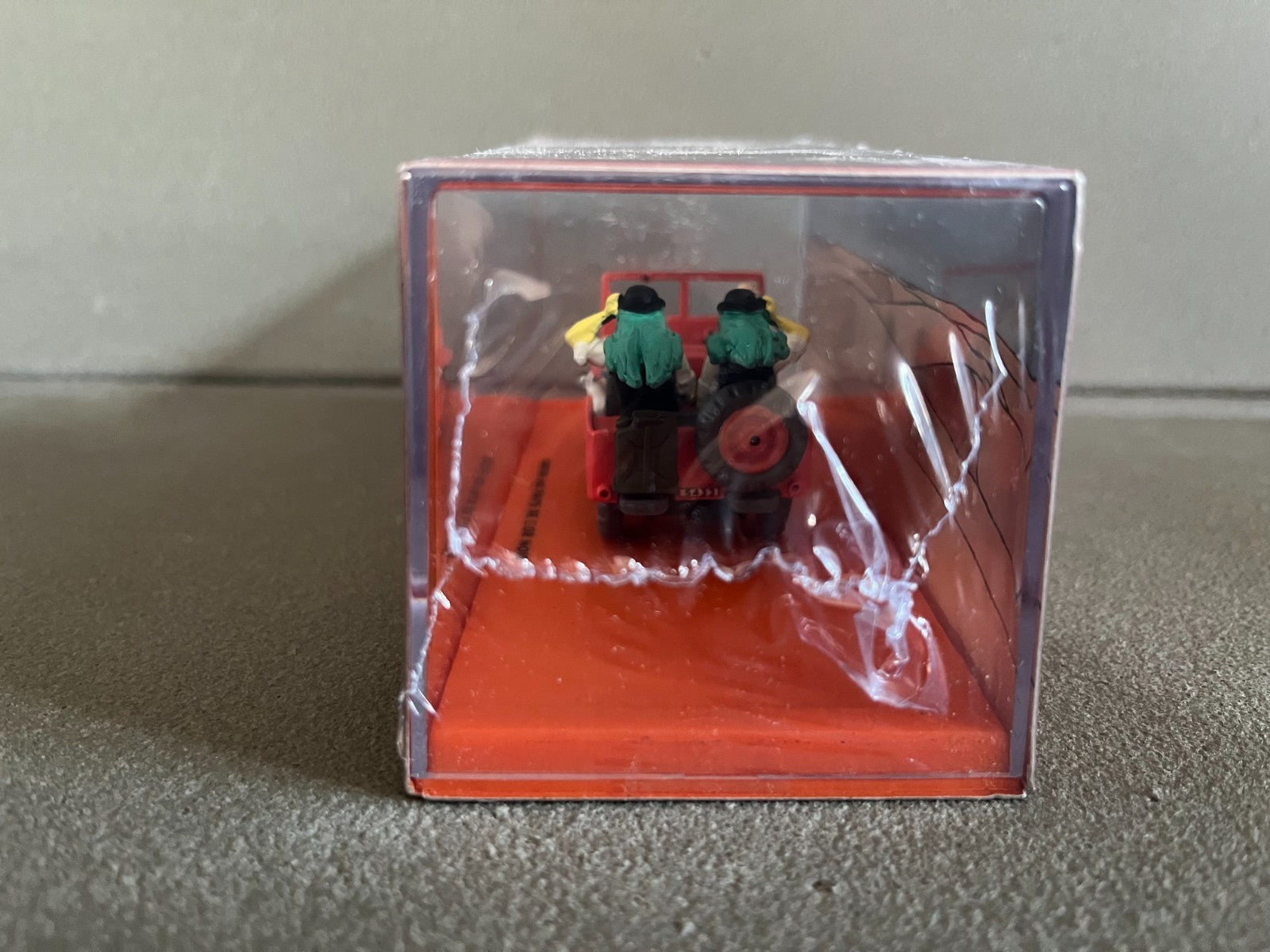 Miniature En Voiture Tintin Jeep Willis Rouge Ile Noire Hergé Atlas au 1/43