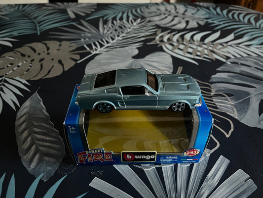 Voiture miniature Ford Mustang GT Burago 1/43