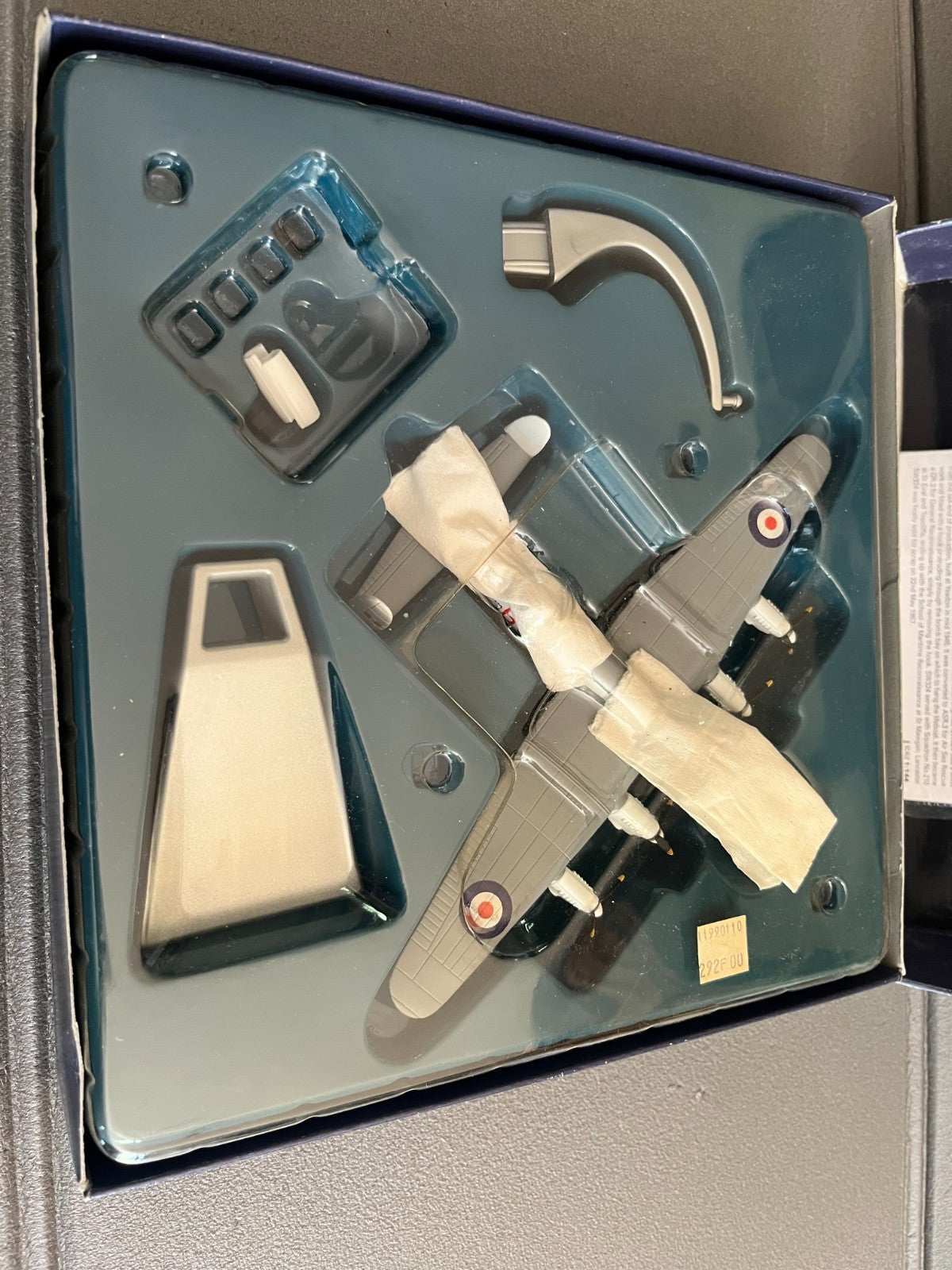 Avion miniature Militaire Avro Lancaster Corgi 1/144