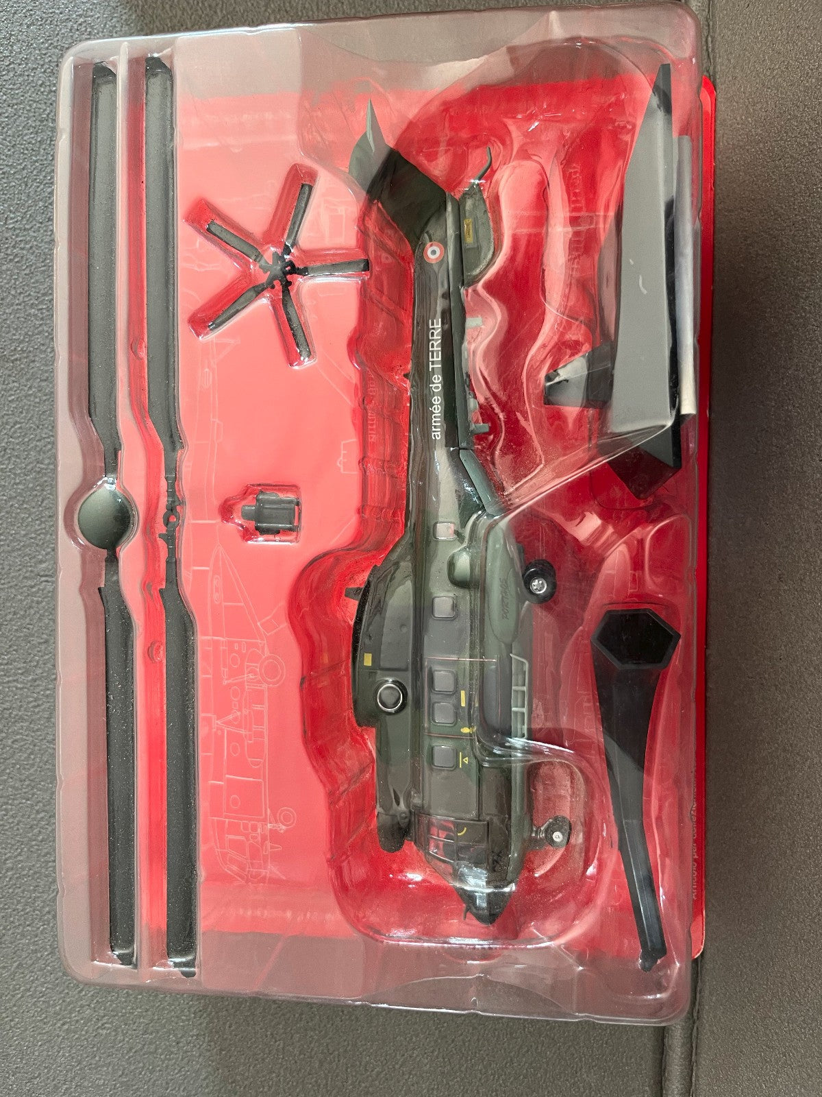 Hélicoptère de combat Miniature Aerospatial AS332 Super Puma Armée Terre 1/72