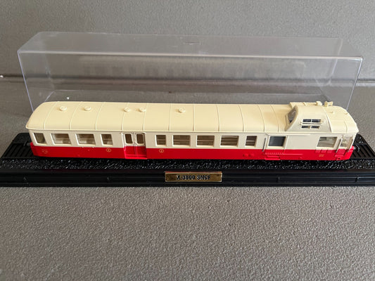 Maquette Miniature Autorail Train X-3800 SNCF Editions Atlas HO au 1/87