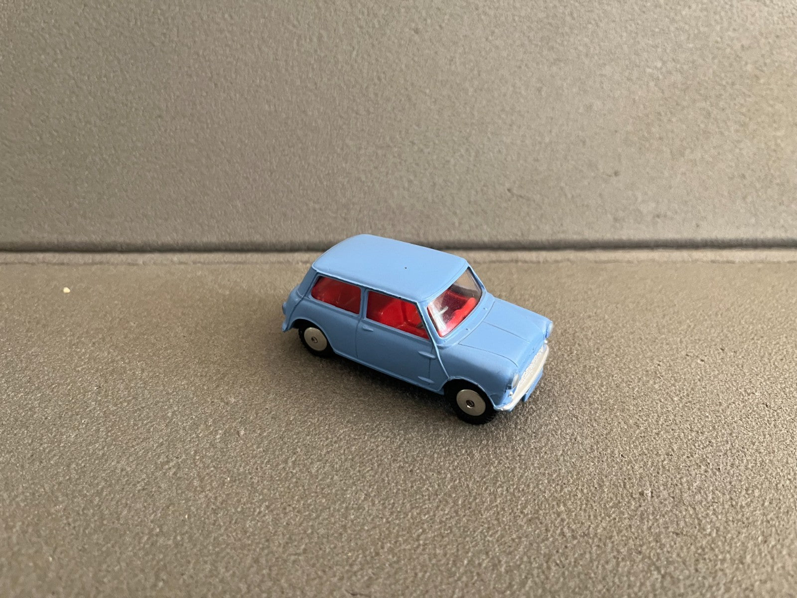 Ancienne Miniature Voiture Corgi Toys Morris Mini Minor Made in Gt Britain