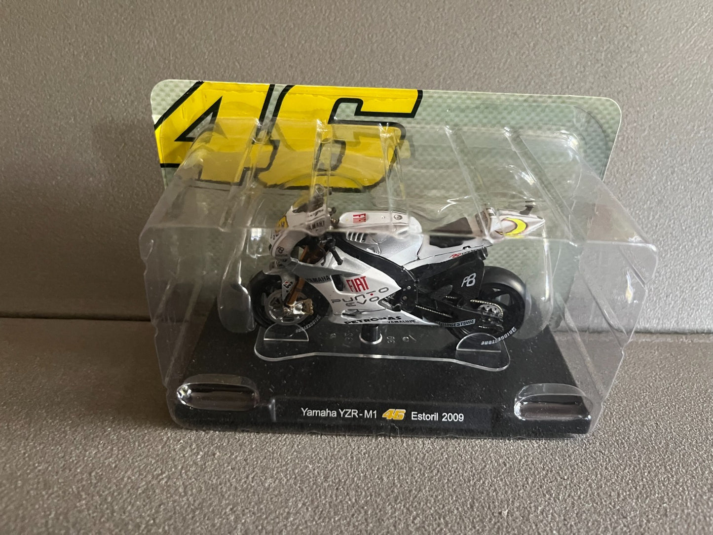 Moto GP miniature Valentino Rossi 46 Yamaha YZR-M1 Estoril 2009 1/18
