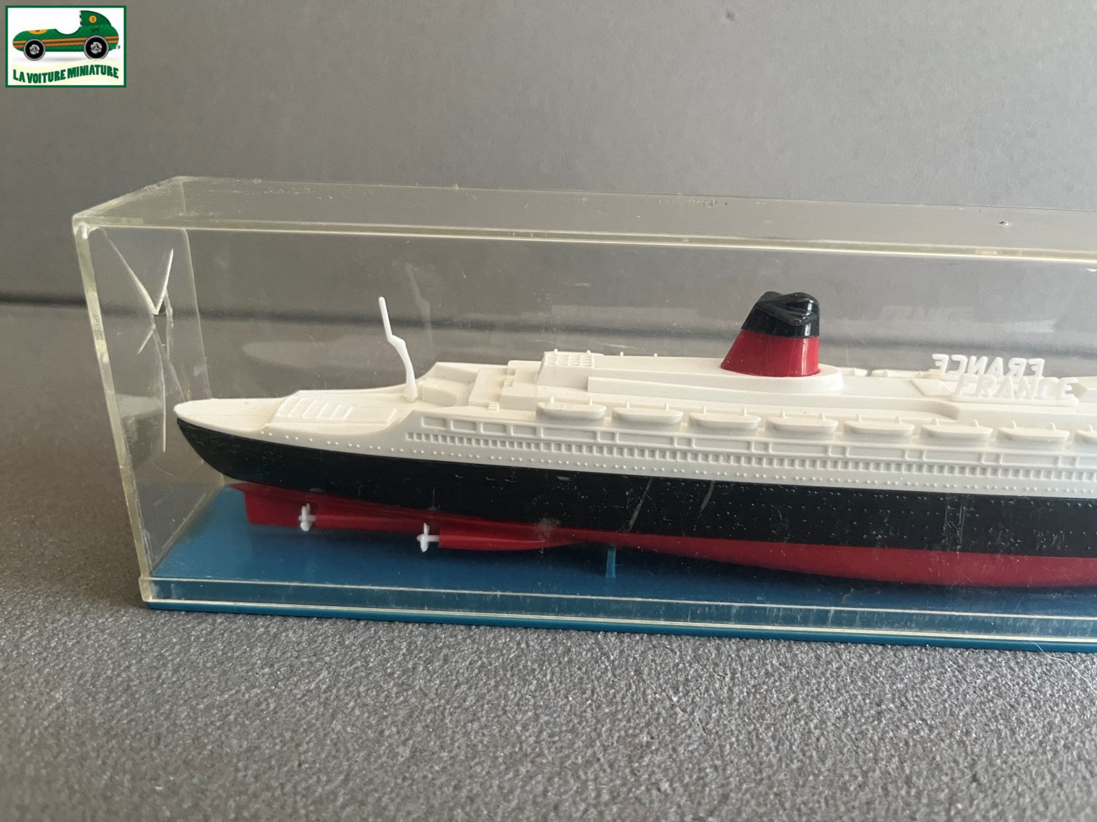 Ancien Bateau Miniature Paquebot N°870 SuperToys France Dinky Toys Meccano 1/200