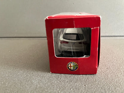 Voiture Miniature Alfa Romeo Giulietta Norev au 1/43