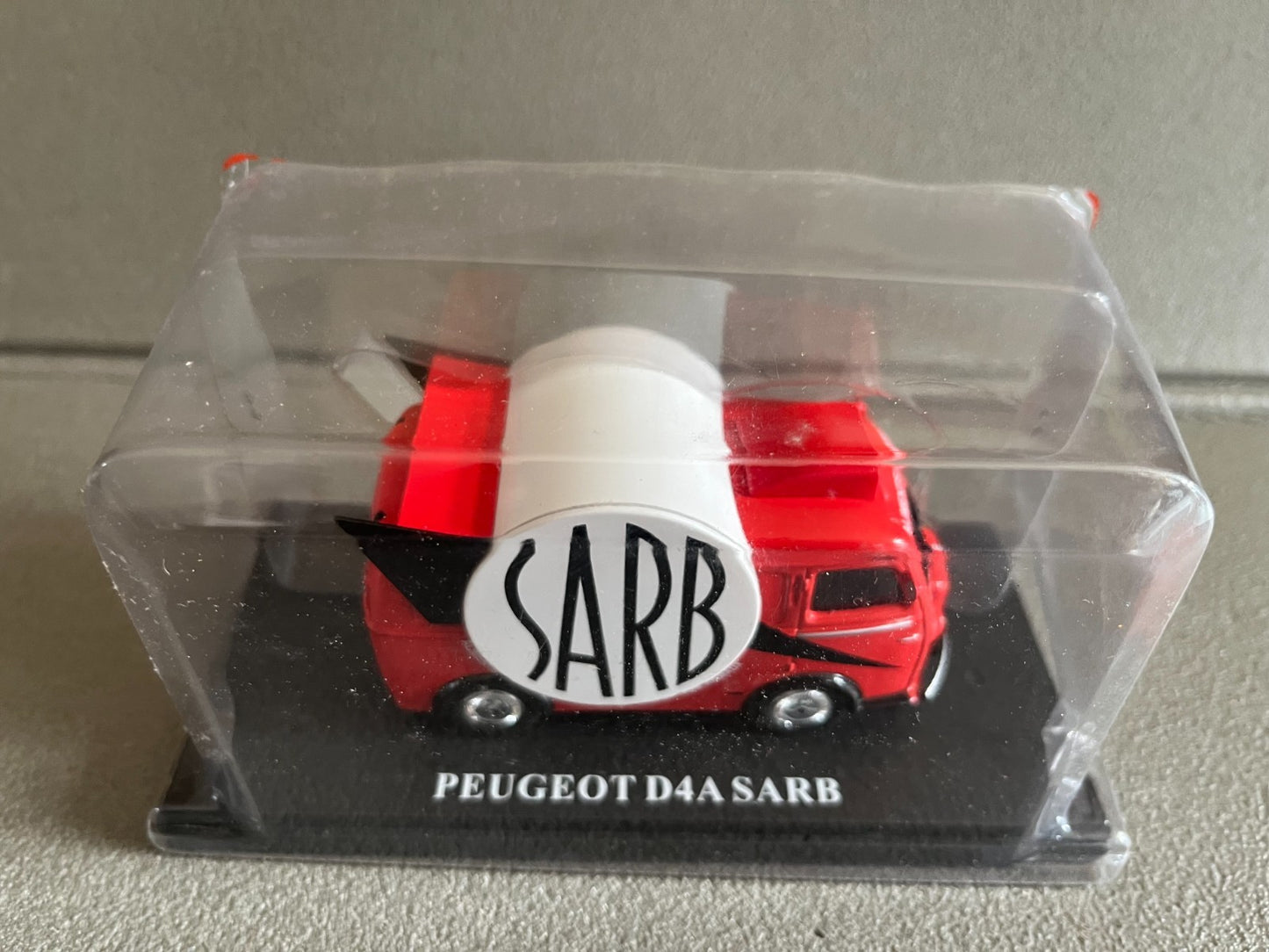 Voiture miniature Camion Peugeot D4A Sarb Auto Plus Hachette 1/43