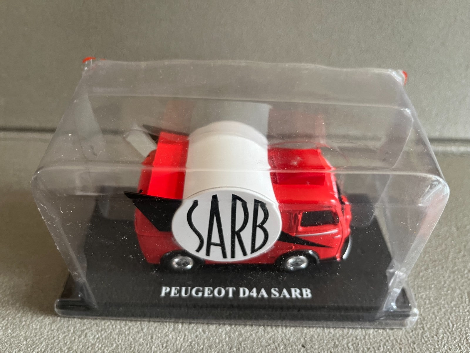 Voiture miniature Camion Peugeot D4A Sarb Auto Plus Hachette 1/43