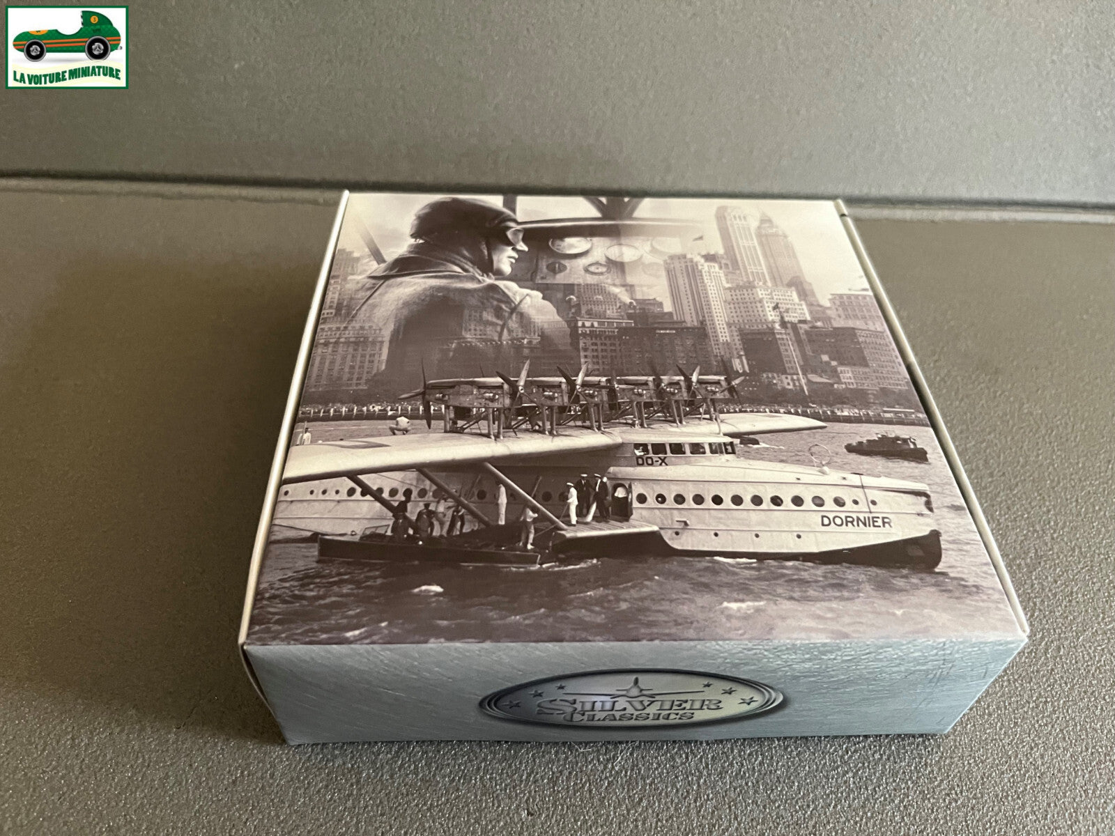 Avion miniature chrome Bristol Type 170 Atlas Silver Classics au 1/200