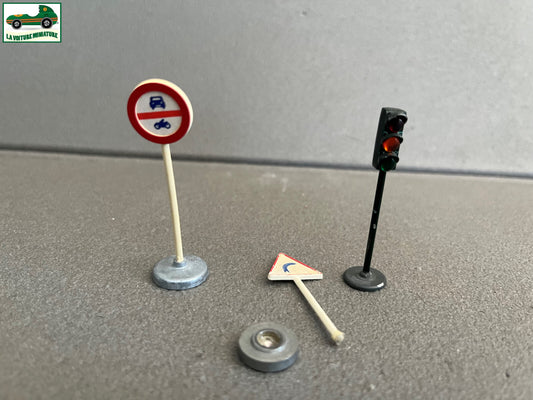 Voiture Miniature Lot de 3 Panneaux Feux Signalisation ancien dont Dinky Toys