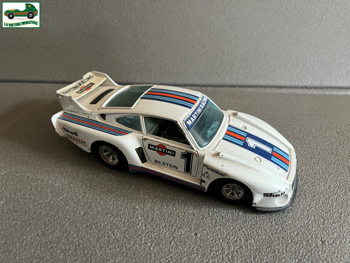 Ancienne Voiture Miniature Porsche 935 TT Martini Racing Burago au 1/24 Epave