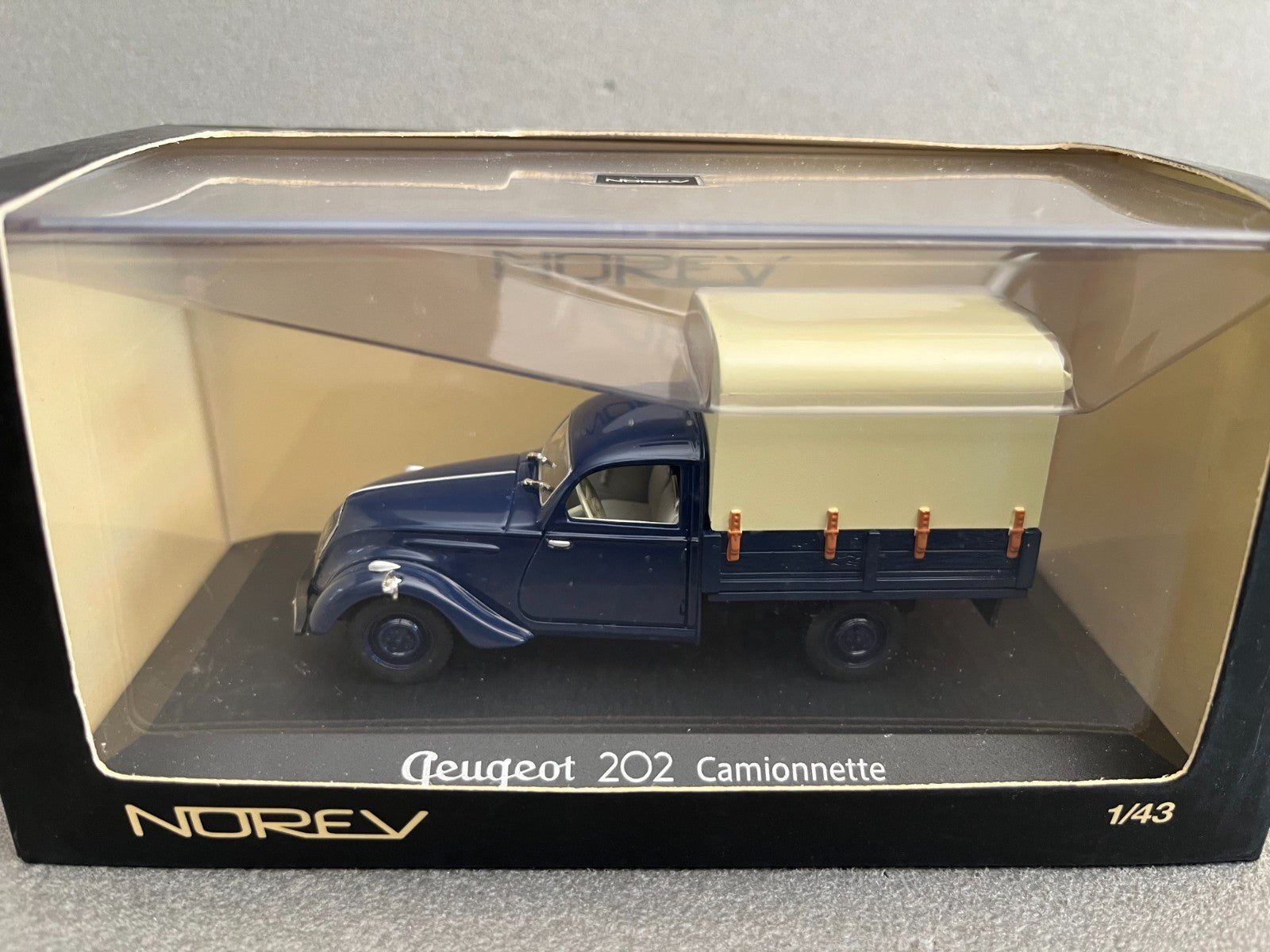 Voiture Miniature Peugeot 202 Pick Up Camionnette Norev au 1/43