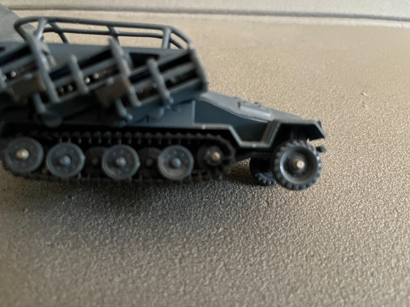 Ancienne Miniature Militaire Hanomag Rocket Launcher + Remorque Corgi Défauts