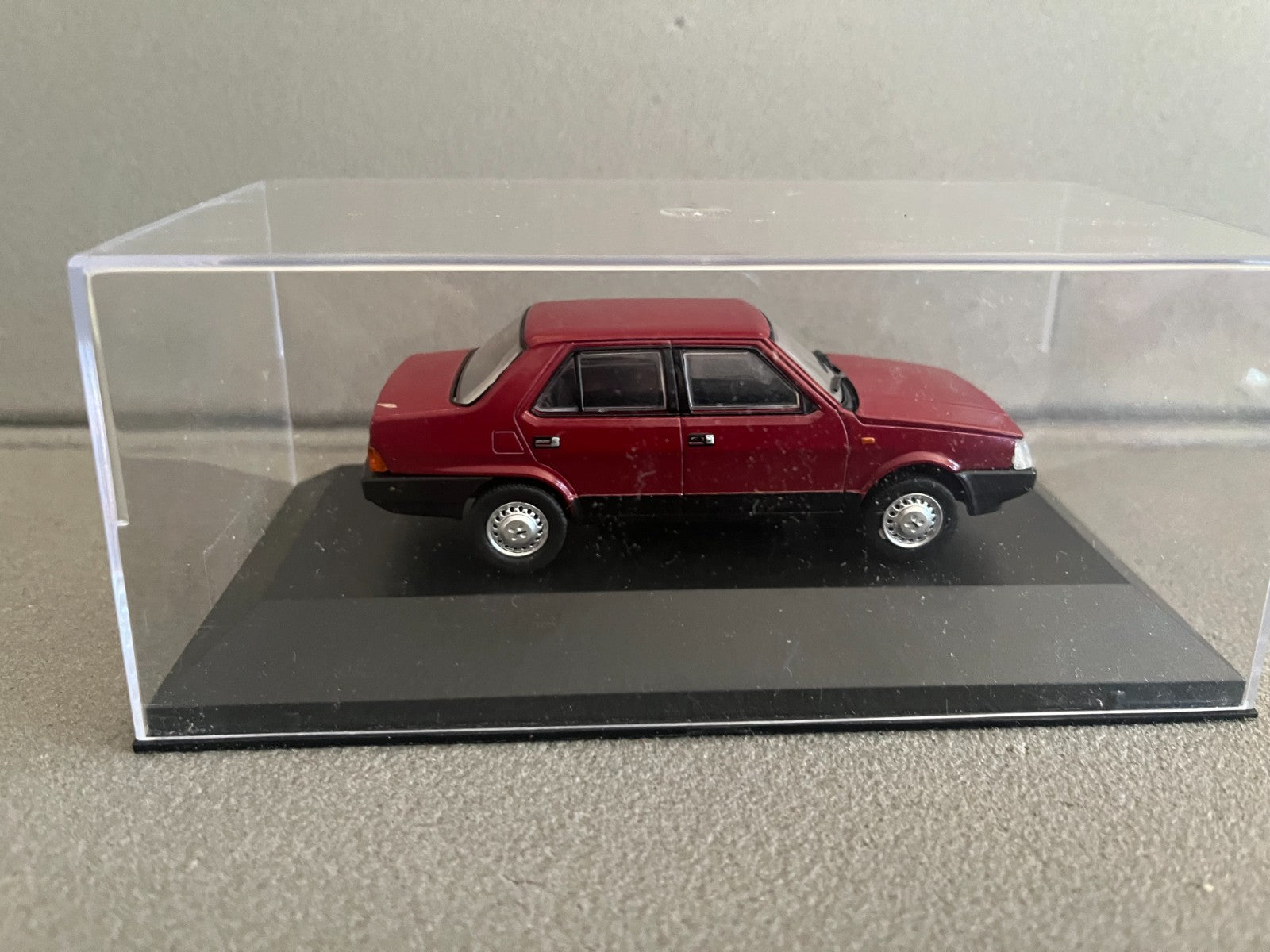 Voiture Miniature Fiat Regatta 1985 Autos Inolvidables Argentinos 1/43