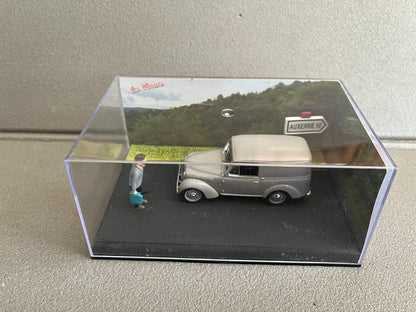 Voiture Miniature Renault Juvaquatre Etape 4 La Route Bleue RN7 1/43