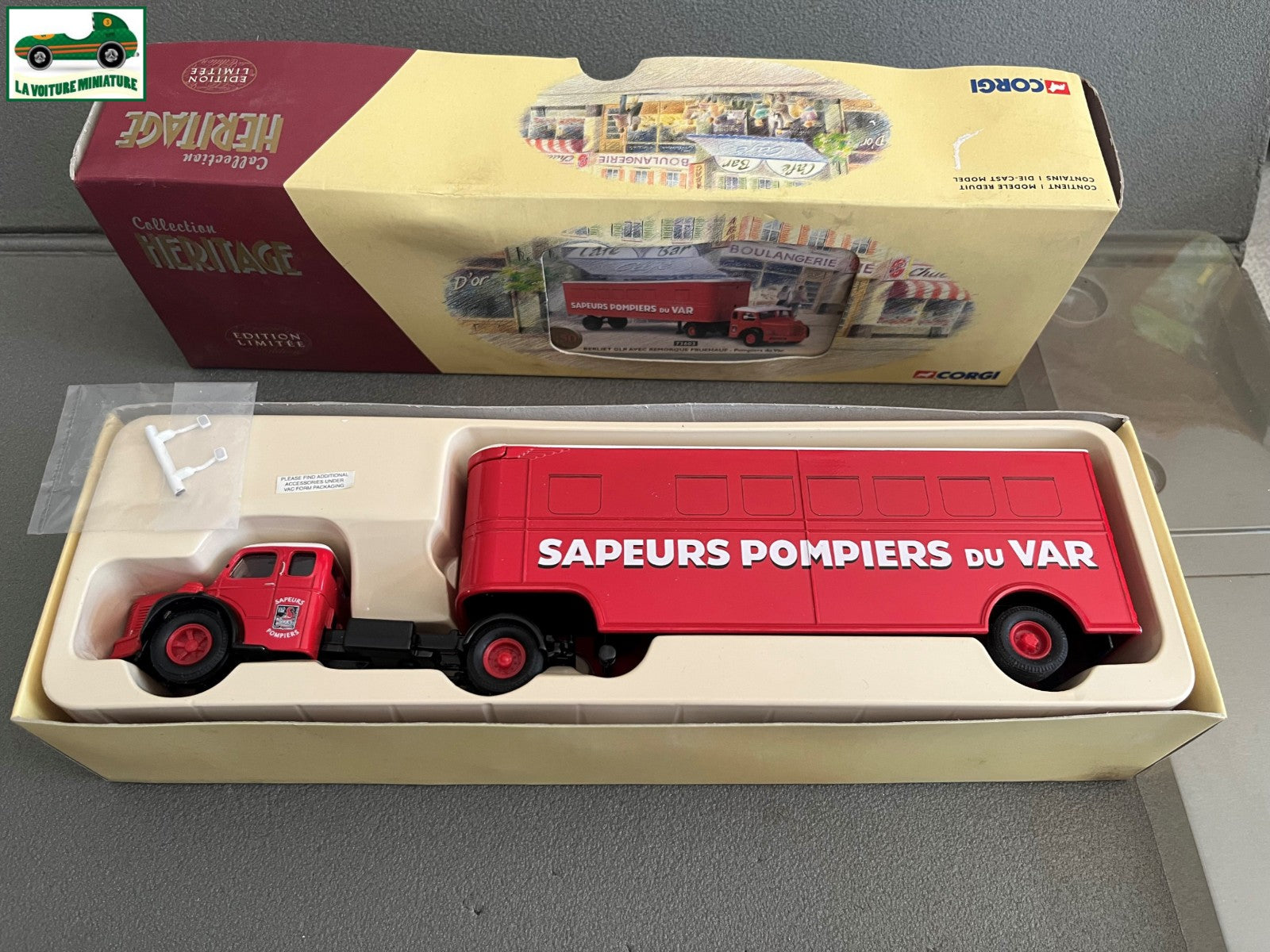 Voiture Miniature Camion Semi Remorque Berliet GLR Pompiers du Var Corgi 1/50