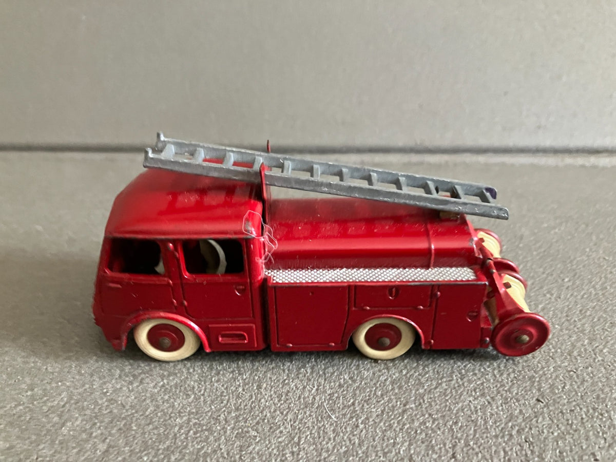 Ancienne Miniature Camion Berliet Pompiers 32E Dinky Toys Meccano France