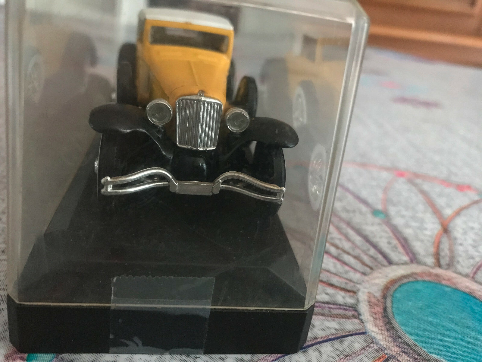 Voiture miniature Cord L29 Jaune Solido au 1/43