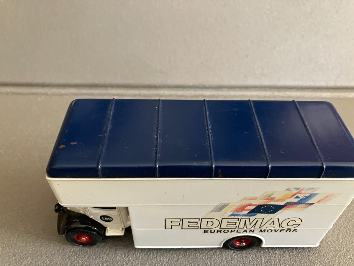 Voiture Miniature Camion Bedford Luton Van Fedemac Corgi 1/50