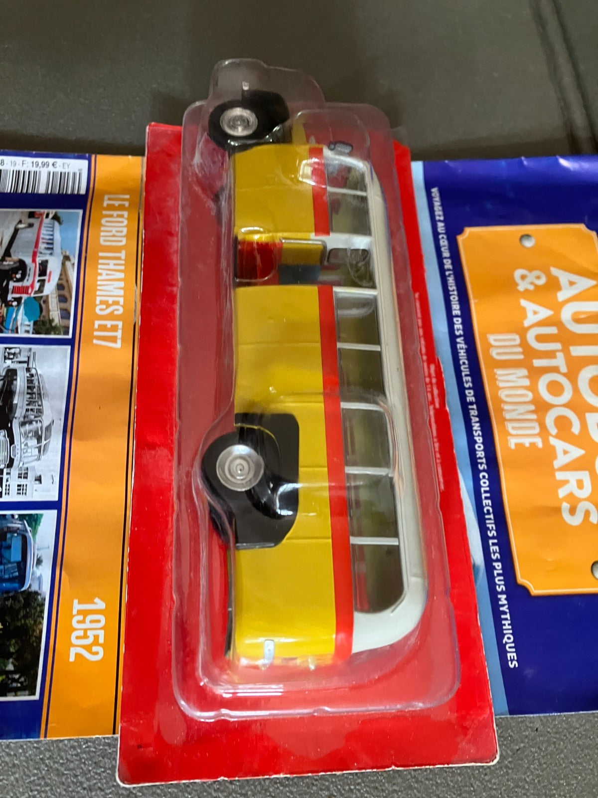 Voiture miniature Ford Thames ET7 1952 1/43 Autobus Autocars du Monde