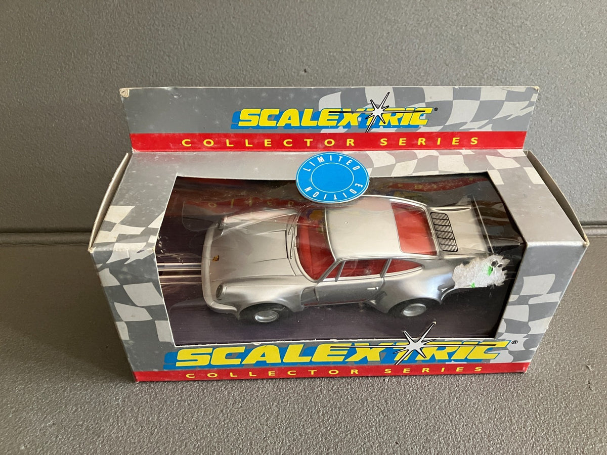 Voiture Miniature Circuit Porsche Carrera 911 RSR 3000 C330 Scalextric 1/32