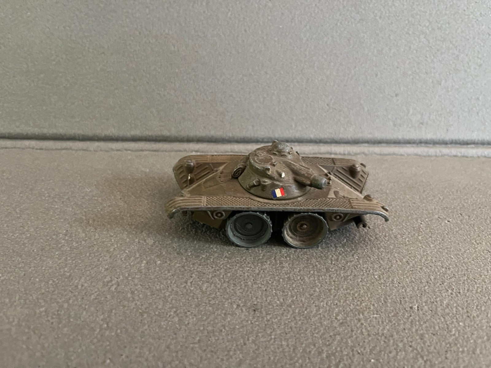 Ancienne Miniature Militaire Char EBR Panhard Dinky Toys Meccano France Epave