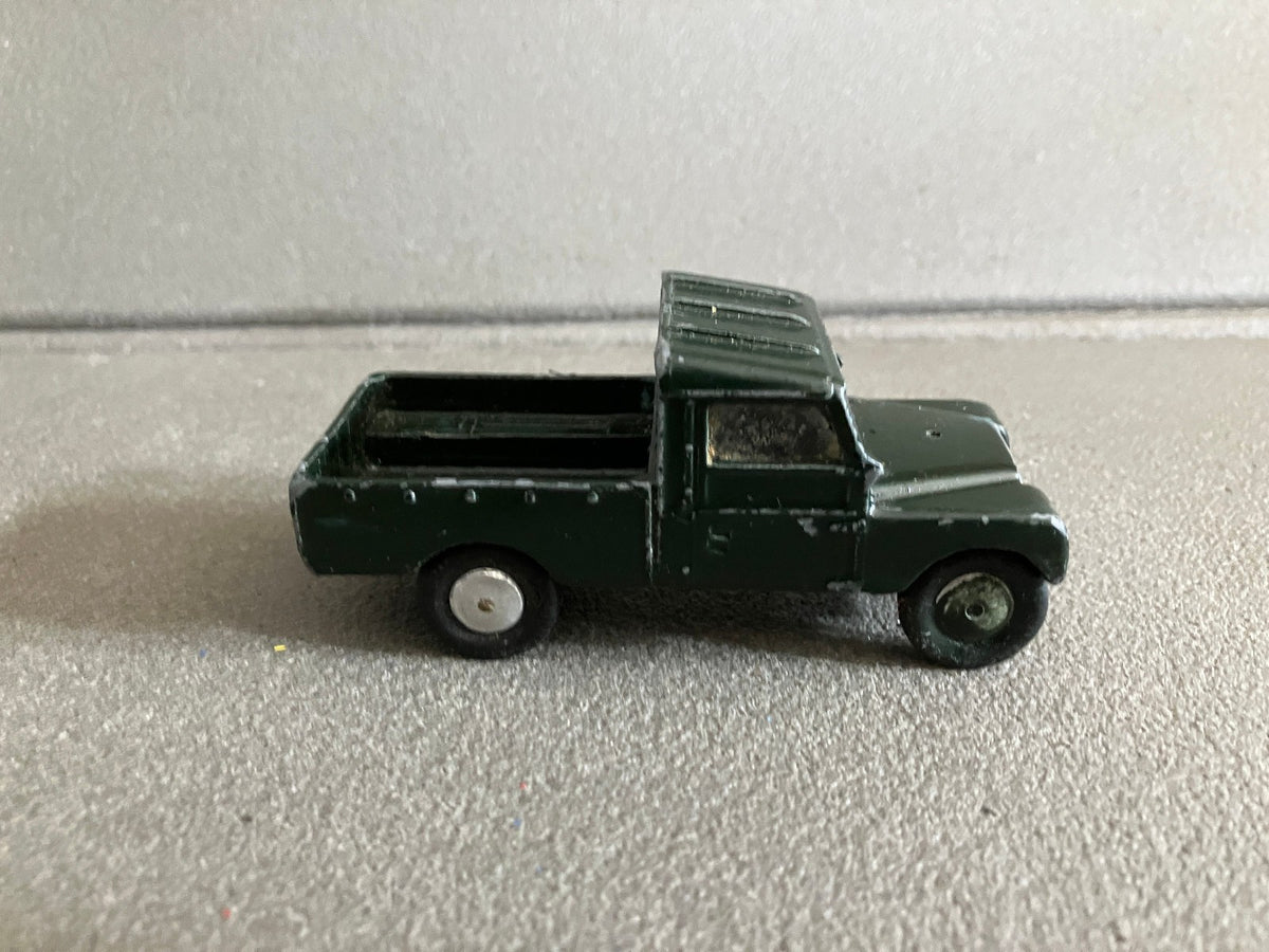 Ancienne Miniature Voiture Land Rover 109 W.B. Corgi Toys Epave 1/43