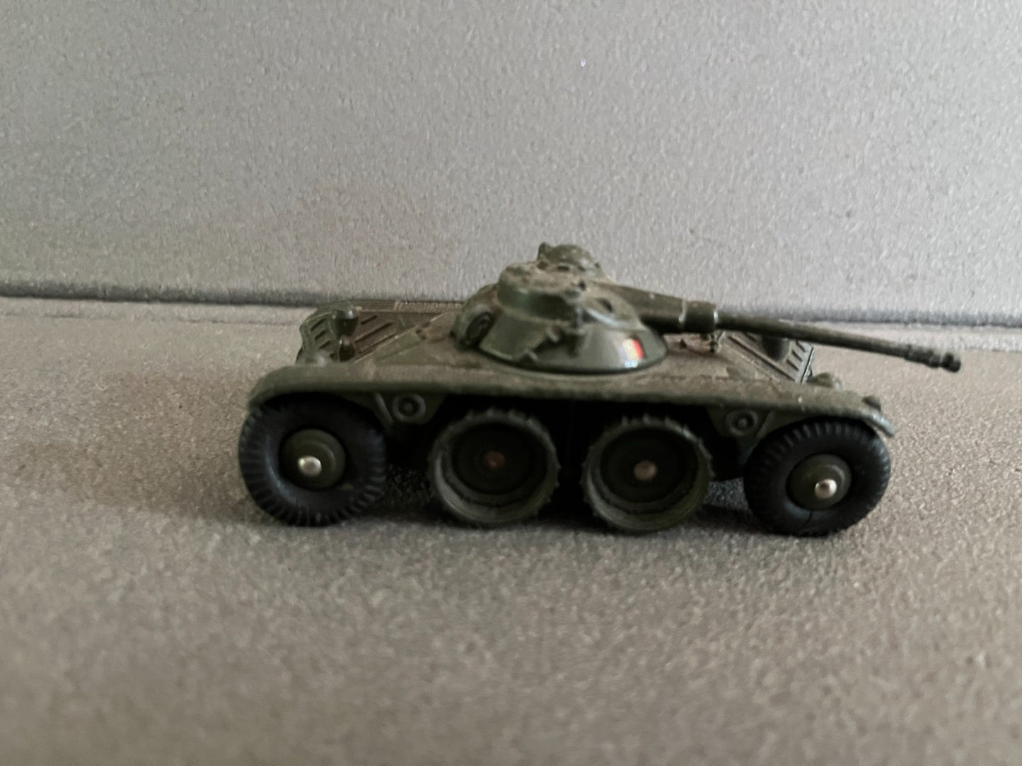 Ancienne Miniature Militaire Char EBR Panhard Dinky Toys Meccano France Epave