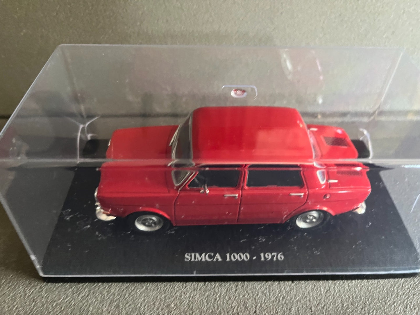 Voiture miniature Simca 1000 au 1/24