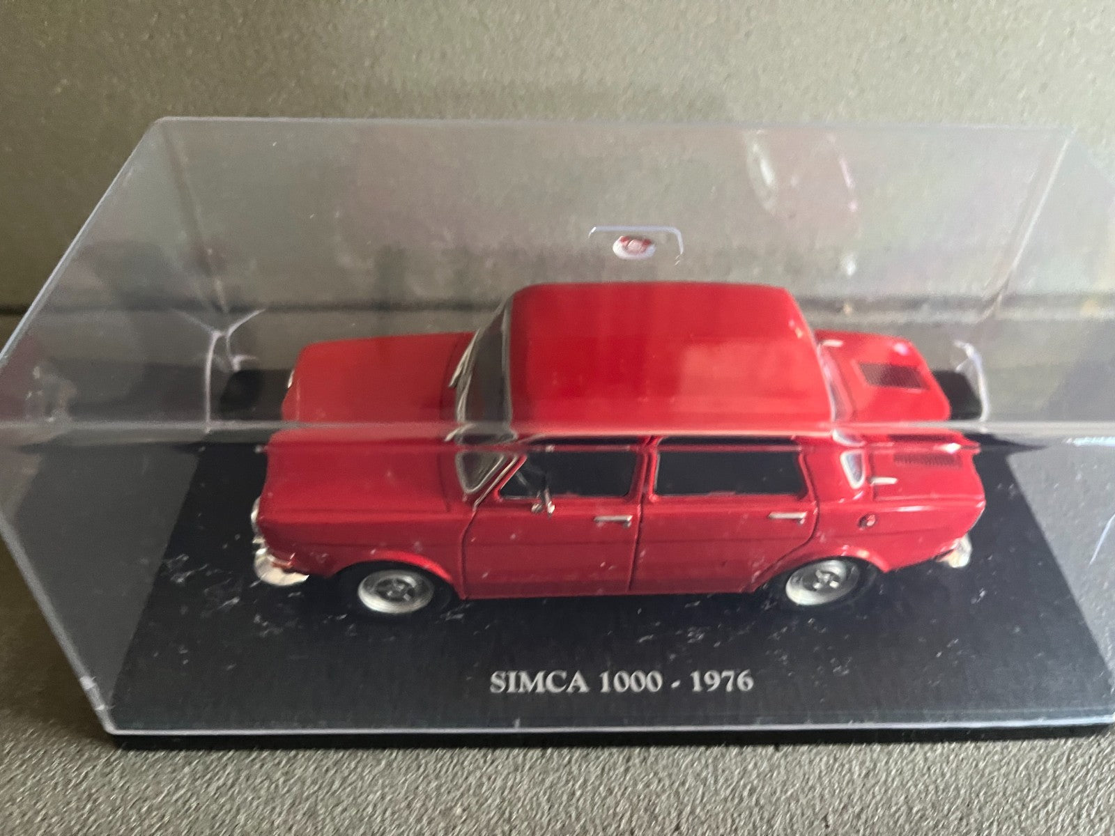 Voiture miniature Simca 1000 au 1/24