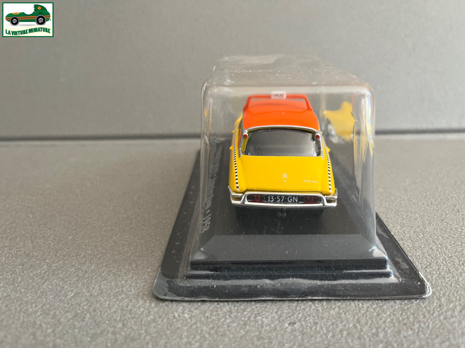 Voiture Miniature Citroen DS 19 Amsterdam 1958 Taxi Du Monde au 1/43 Altaya