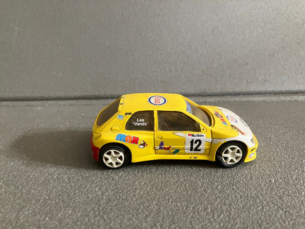 Voiture Miniature Kit résine monté Peugeot 306 Tip Top Chrono France au 1/43