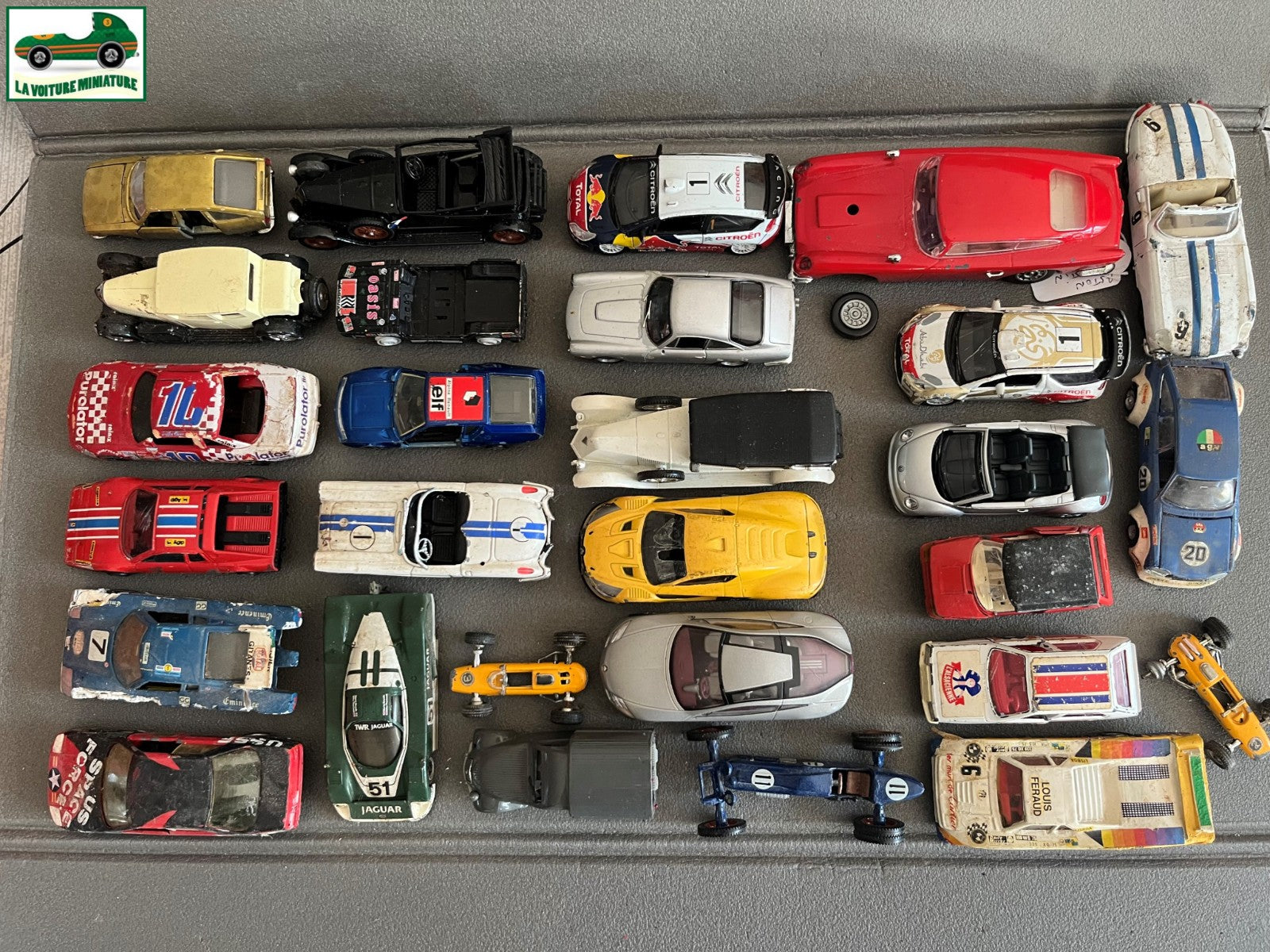 Miniature Lot 28 Voiture Modifiées Kit monté Epave 1/43 Défauts Pièces HS