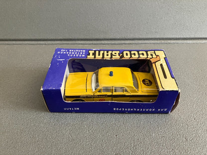 Ancienne Miniature Voiture Volga GAZ-24 Tan Police Russe Novoexport URSS 1/43