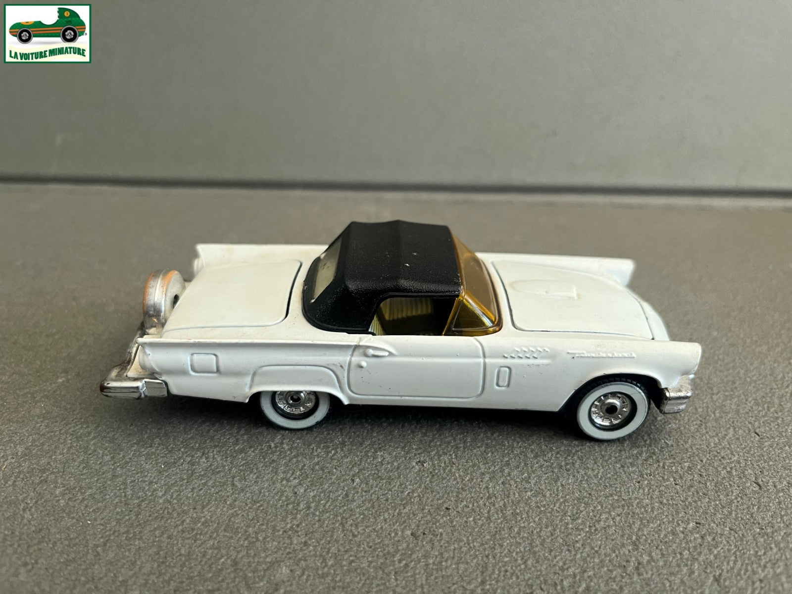 Voiture Miniature Ford Thunderbird Corgi Made in GT Britain au 1/35 1/36