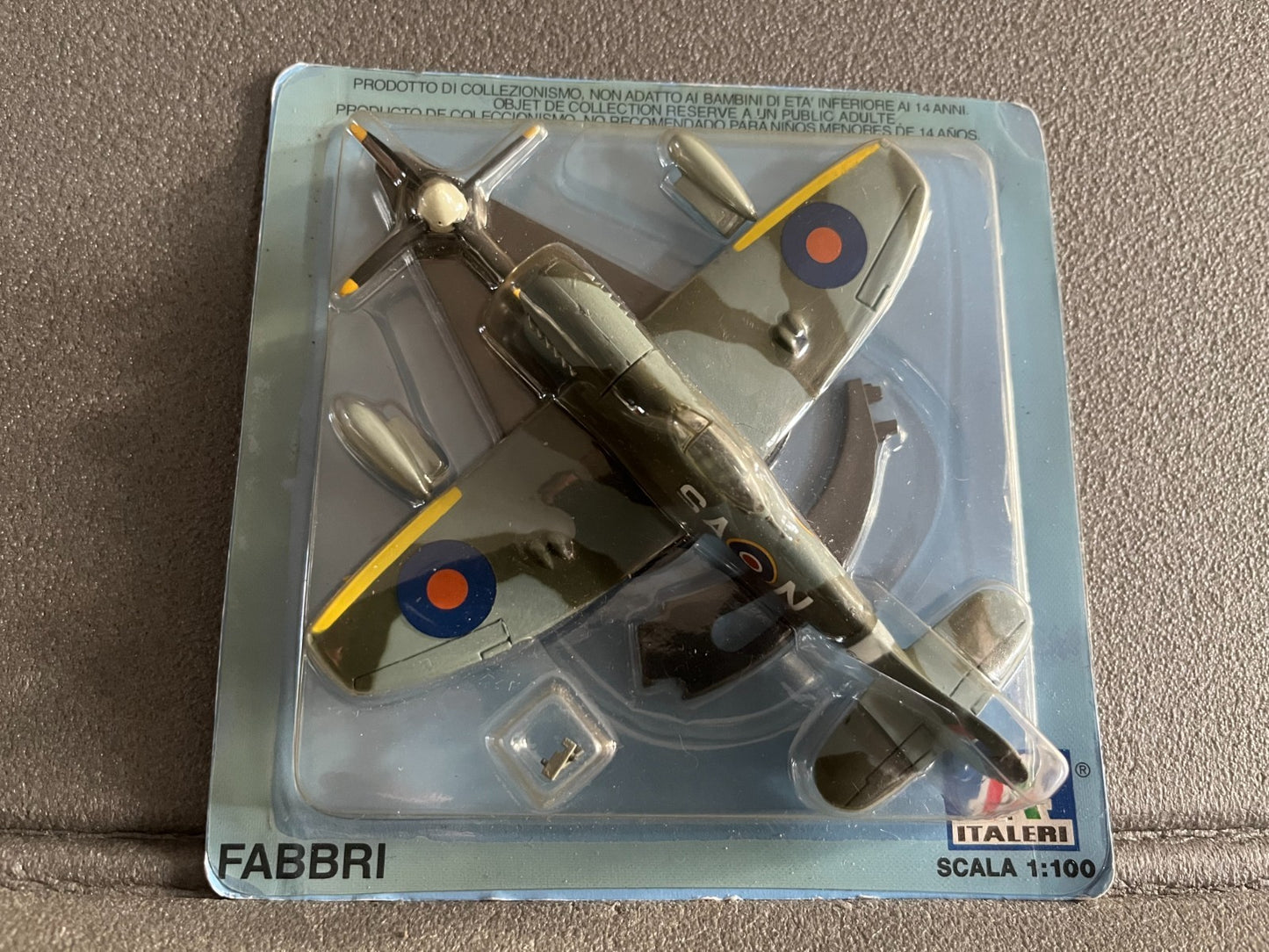 Avion miniature Militaire Tempest Fabbri Italeri 1/100