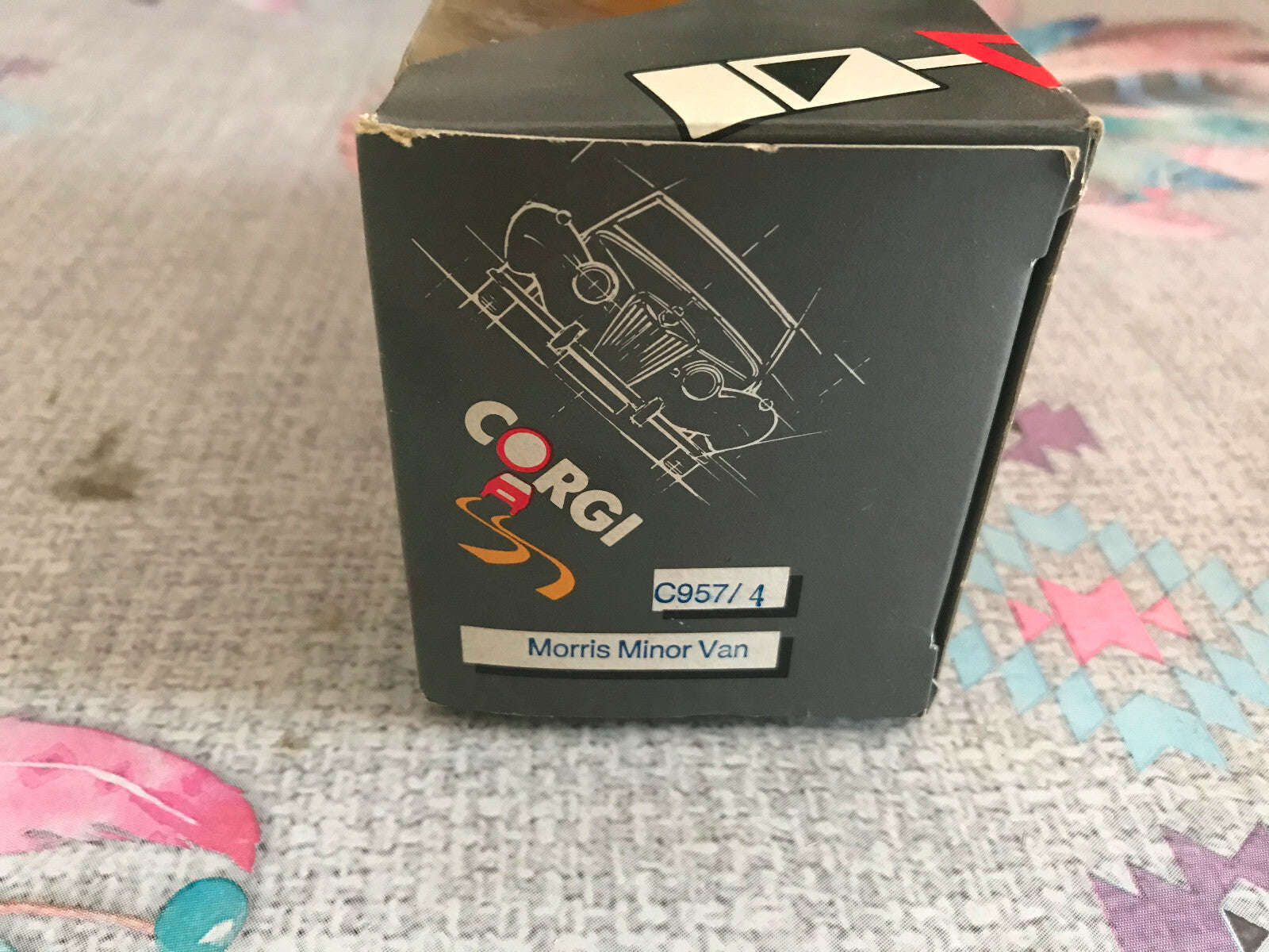 Voiture Miniature Morris Minor Van Castrol Corgi 1/43