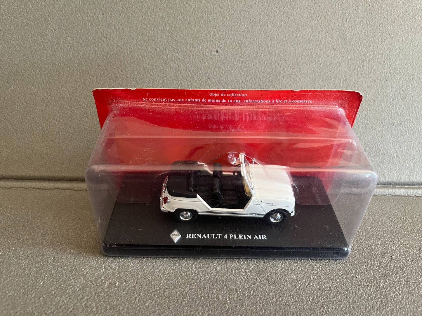 Voiture miniature Renault 4 Plein Air 4L R4 Auto Plus Hachette 1/43